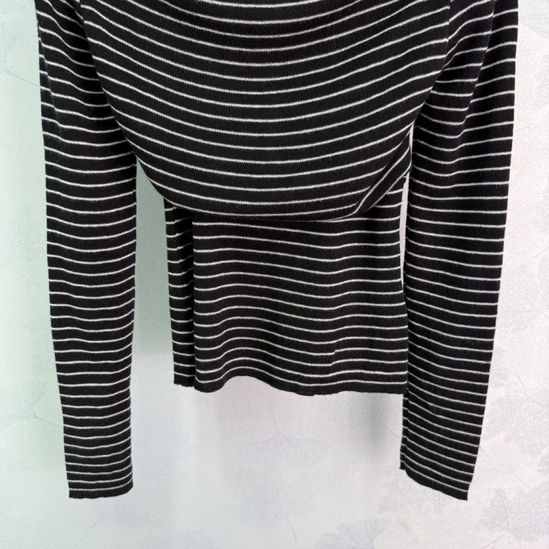 Pra*a sweaters